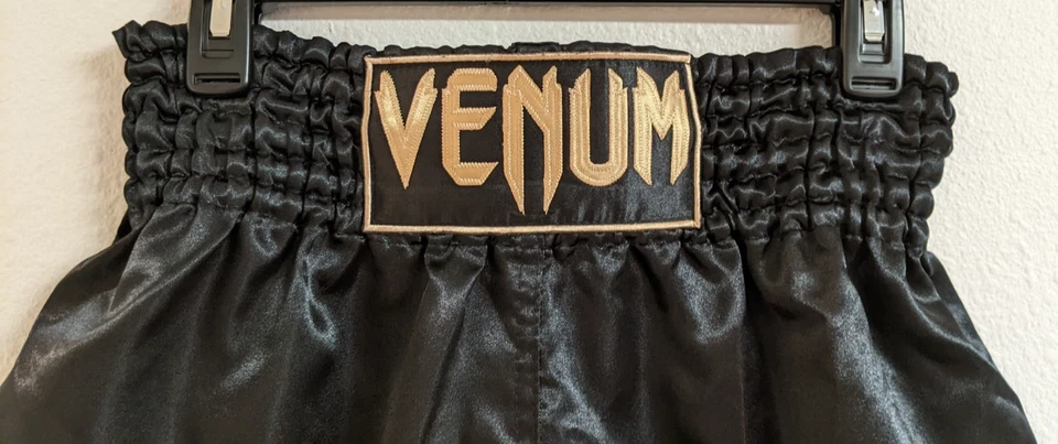 NUEVO SIN ETIQUETAS ~ Pantalones Cortos de Boxeo Mujer VENUM Negro Clásico Muay Thai Satinado MMA Foto 4 de 4