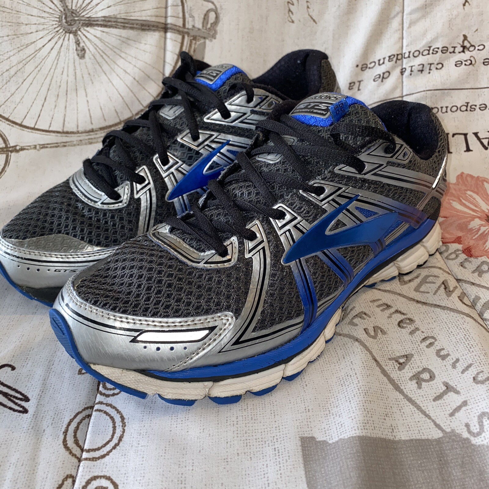 narrow men's running shoes