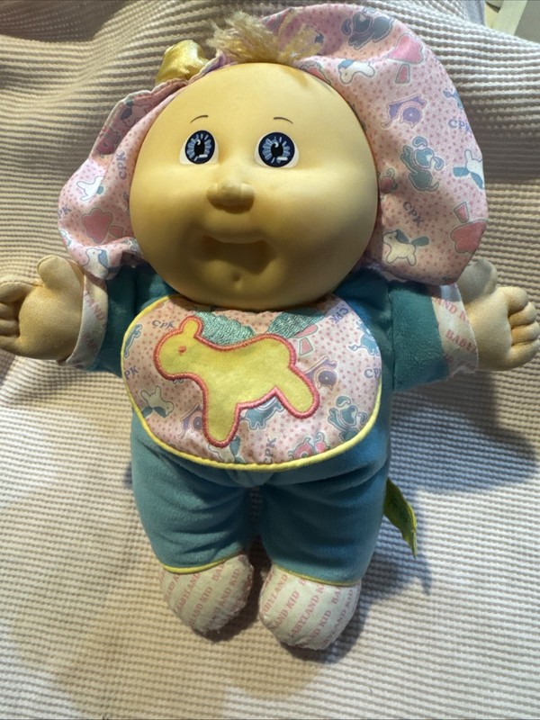 1988 Vintage Cabbage Patch Babyland Baby Doll & Sleeping Bag 16x10” Crackle Bib