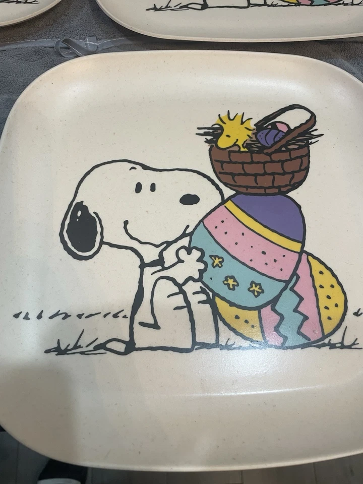 Peanuts Snoopy & Woodstock квадратные пасхальные обеденные тарелки Melmac набор из 4 - Изображение 2 из 4