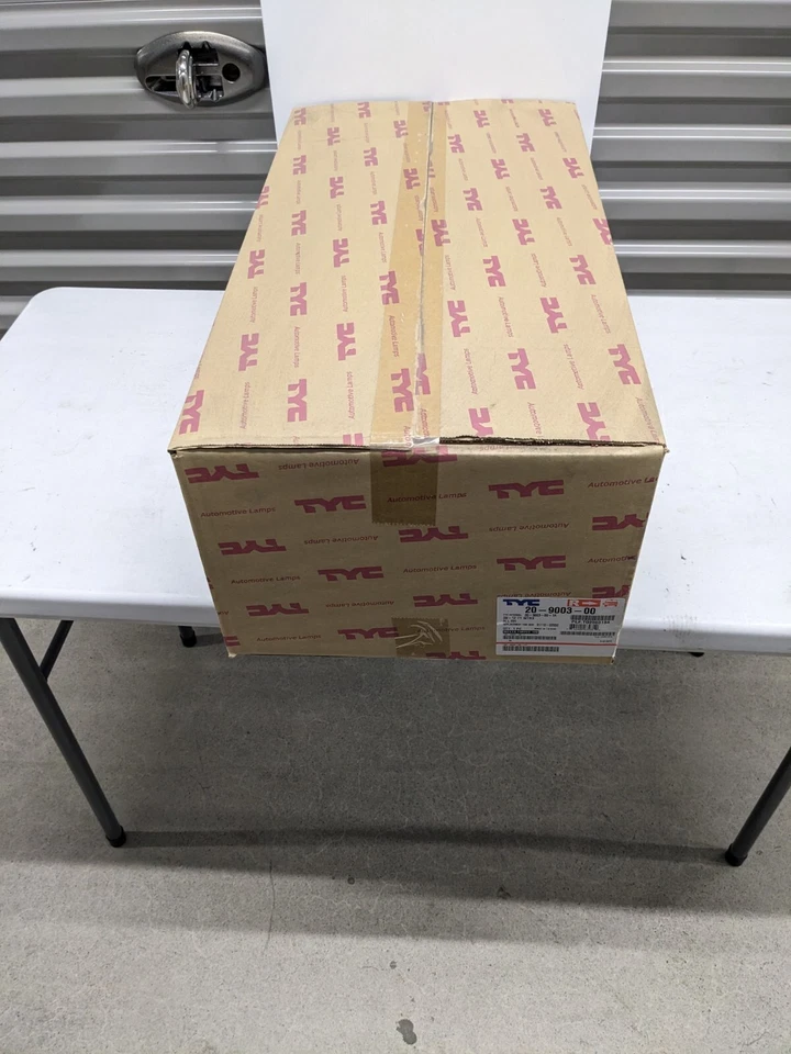 TYC 20-9003-00 RH Headlight for Toyota Matrix 09-12 NEW Foto 4 de 4