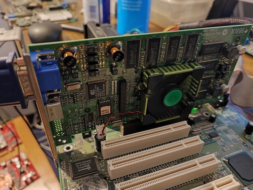 MSI MS-8822 - Nvidia GeForce 3 - 64MB DDR - AGP 4X - Ti 200 Ti 500 - S-Video - Bild 2 von 15