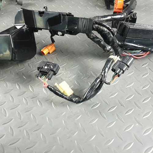 Honda VFR 800 X Crossrunner 2011 - 2014 Main Wiring Loom Harness 32100-MGY-6405 - Picture 4 of 16