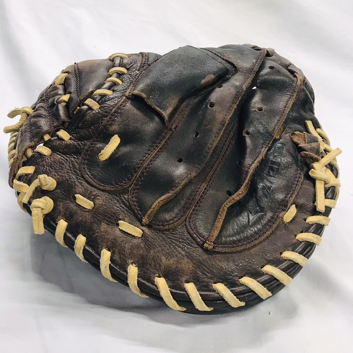 Mizuno Glove 33.5” RHT Catchers Mitt GXC 90B1 Professional