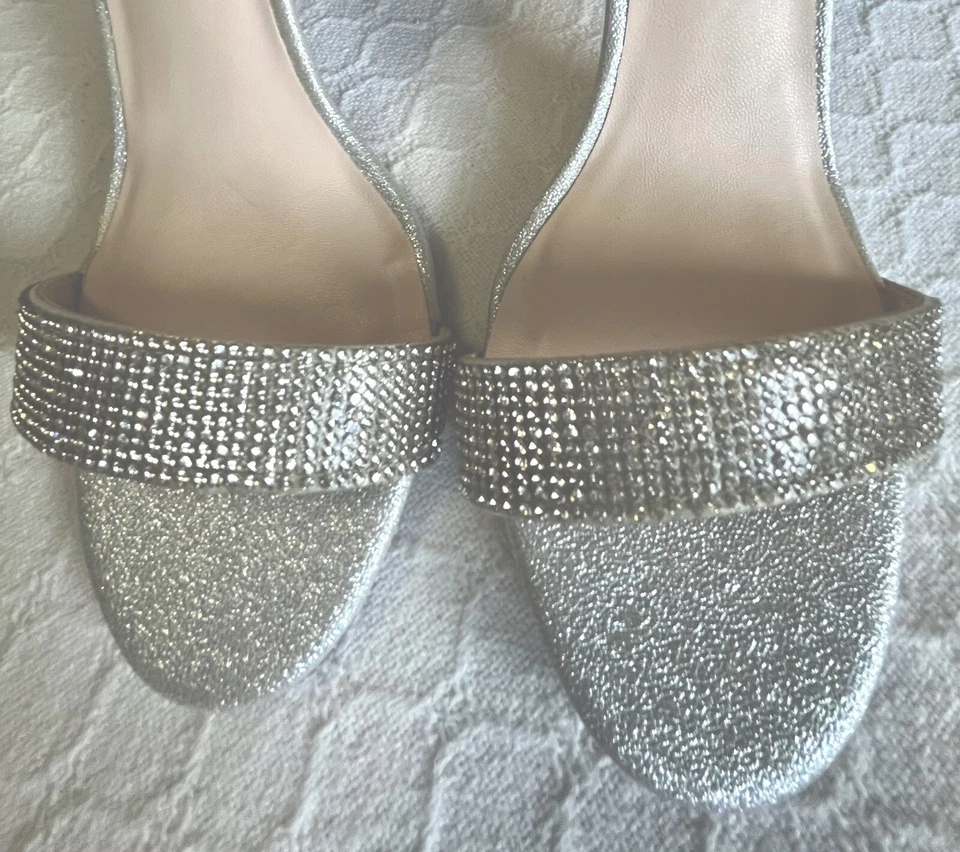 Sandalias de vestir H Halston para mujer de fiesta de tacón alto, talla US 8, plateadas Foto 4 de 4