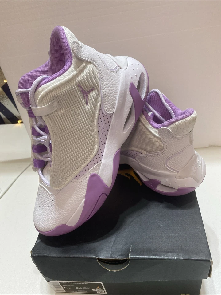 Zapatos Nike Aura 4 usados para niñas talla 5y Foto 2 de 4