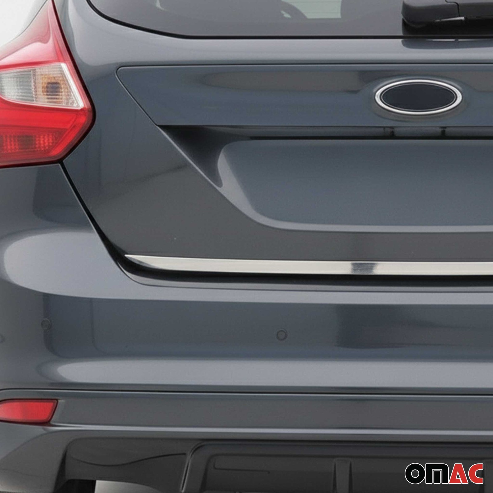 Garniture de coffre Ford Focus protégeant le hayon contre les rayures