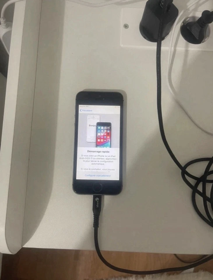 Apple iPhone 4 - 16 Go - Noir Fonctionne Vendu HS Pièces/Réparation, photo 4 sur 5