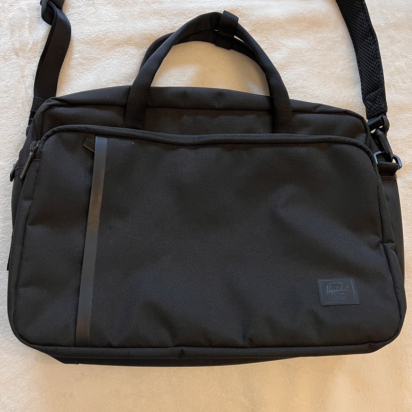 Herschel Supply Co. Gibson Tech Messenger Bag 18L Black Lapt