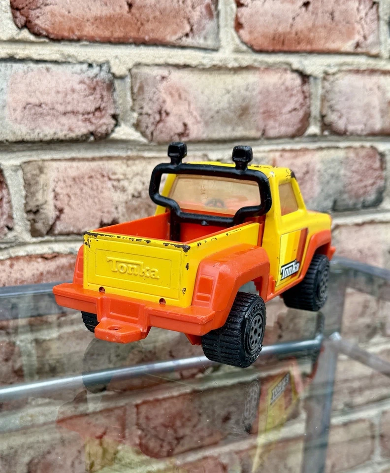 Camioneta pickup Tonka 1979 vintage 4x4 juguete de acero prensado naranja y amarillo 9" Foto 4 de 4
