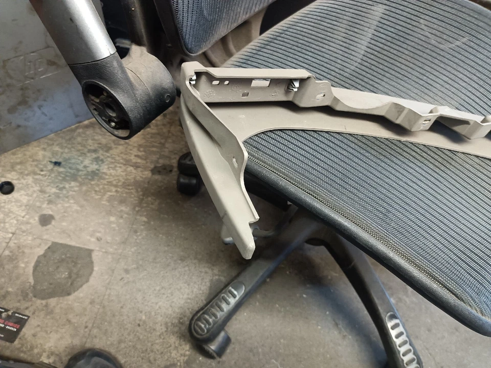 Jeep Wrangler 2008 bisel central derecho puntal P/N VP7DHX-4420A100 Foto 2 de 4