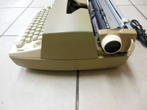 Vtg. Smith Corona Coronet Typewriter with Case - Picture 6 of 12