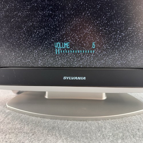 Sylvania LD155SC8 LCD TV/DVD Combo 15" Flatscreen HDTV Retro Gaming DVD NO WORK - Picture 19 of 19