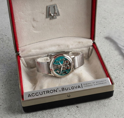 Alpha 214 Bulova Accutron Alpha 214 Weißgold 1961 Sarg Armband