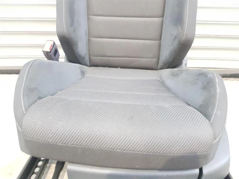 2017-2020 MK7.5 VOLKSWAGEN GOLF r FRONT SEAT LH PASSENGER SIDE 3 DOOR HATCHBACK - Image 3 of 4