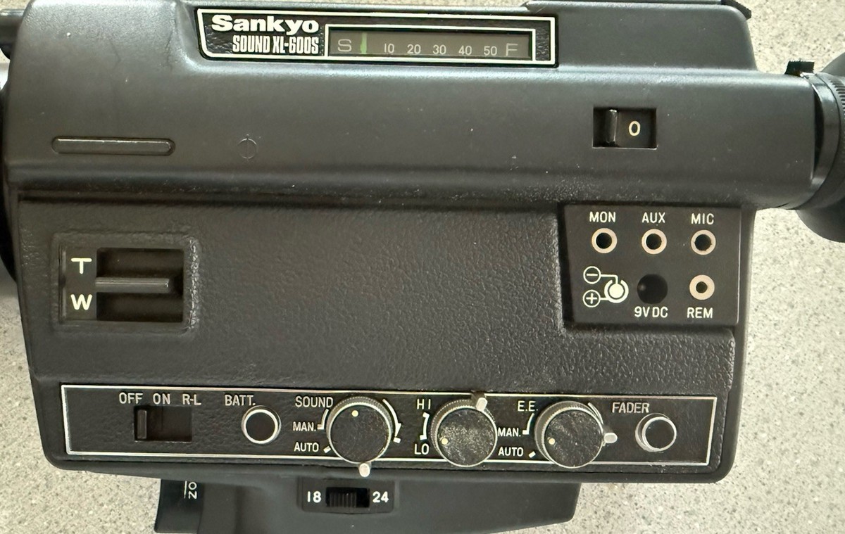 Vintage Sankyo Sound XL-600S Super 8 Movie CameraLl w/ Microphone