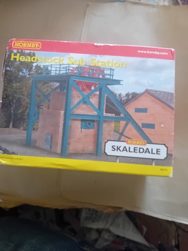 HORNBY SKALEDALE CALIBRE 00 R.8774 CABEZAL SUBESTACIÓN EN MUY BUENA CONDICIÓN EN CAJA | Condition: New