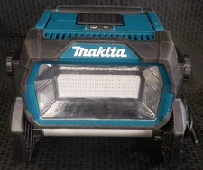 450956 - Makita DML809 LXT Lithium‑Ion Cordless/Corded Work Light