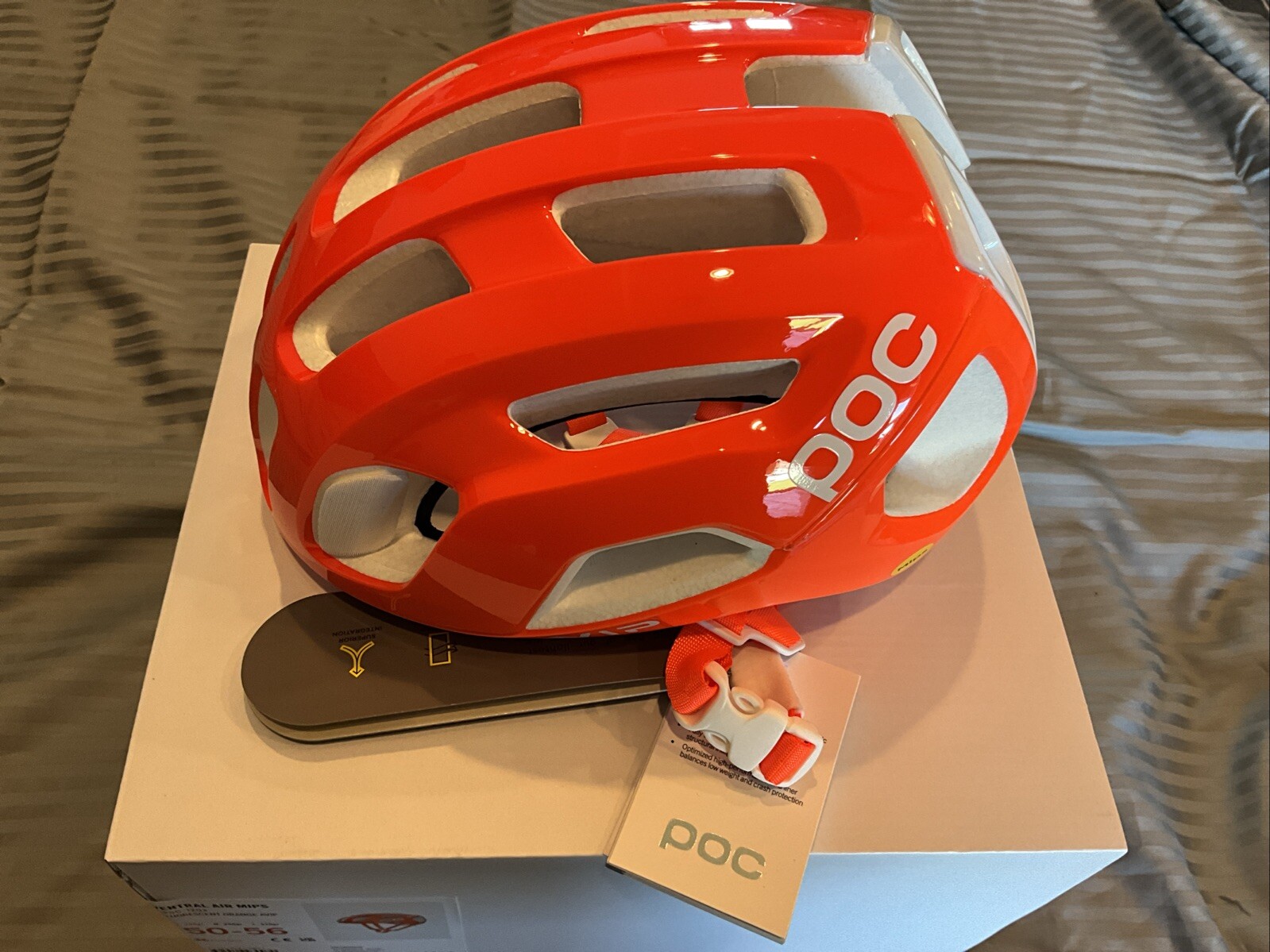 Casco de ciclismo de carretera POC Ventral Air MIPS naranja florente AVIP. Talla S. 50-56cm