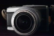 [1 Yr Warranty] Olympus Pen E-P1 Silver 12.3M...