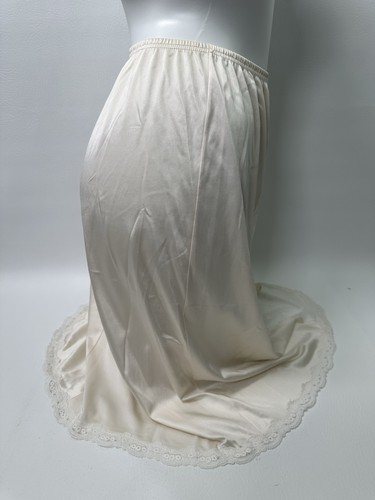 Vintage Vanity Fair Half Slip Antron III Nylon 22”Length Lace Slit Trim Sz L - Picture 4 of 9