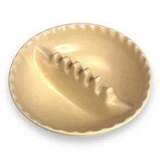 Vintage Mid-Century Willert Melamine Ash Tray Cream Round Ruffled Made in USA