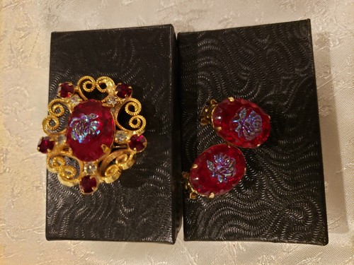 D & E Juliana Red Heart Scroll Cameo Rose Brooch Set - 第 6/6 張圖片