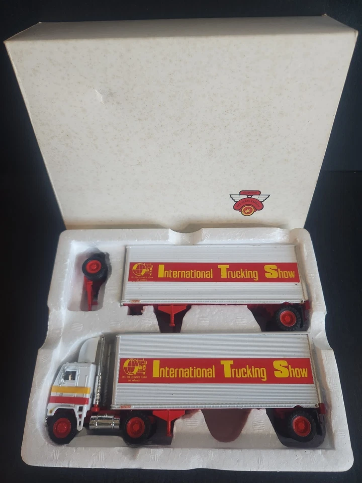 TONKIN FREIGHTLINER 1:53 INTERNATIONAL TRUCK SHOW DIECAST TANDEM TRAILER TRUCK - Image 2 of 4