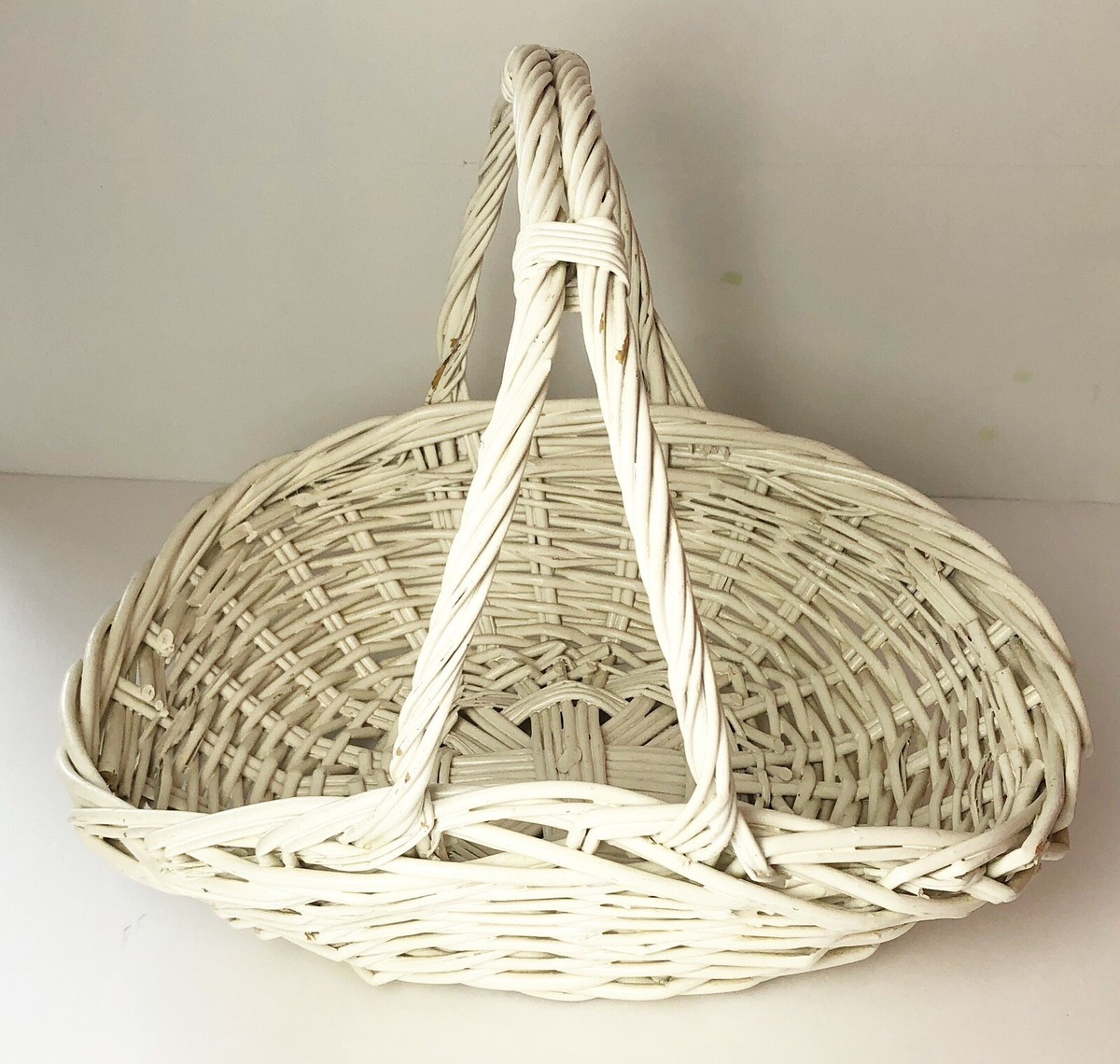 VTG Large White Wicker Basket 18