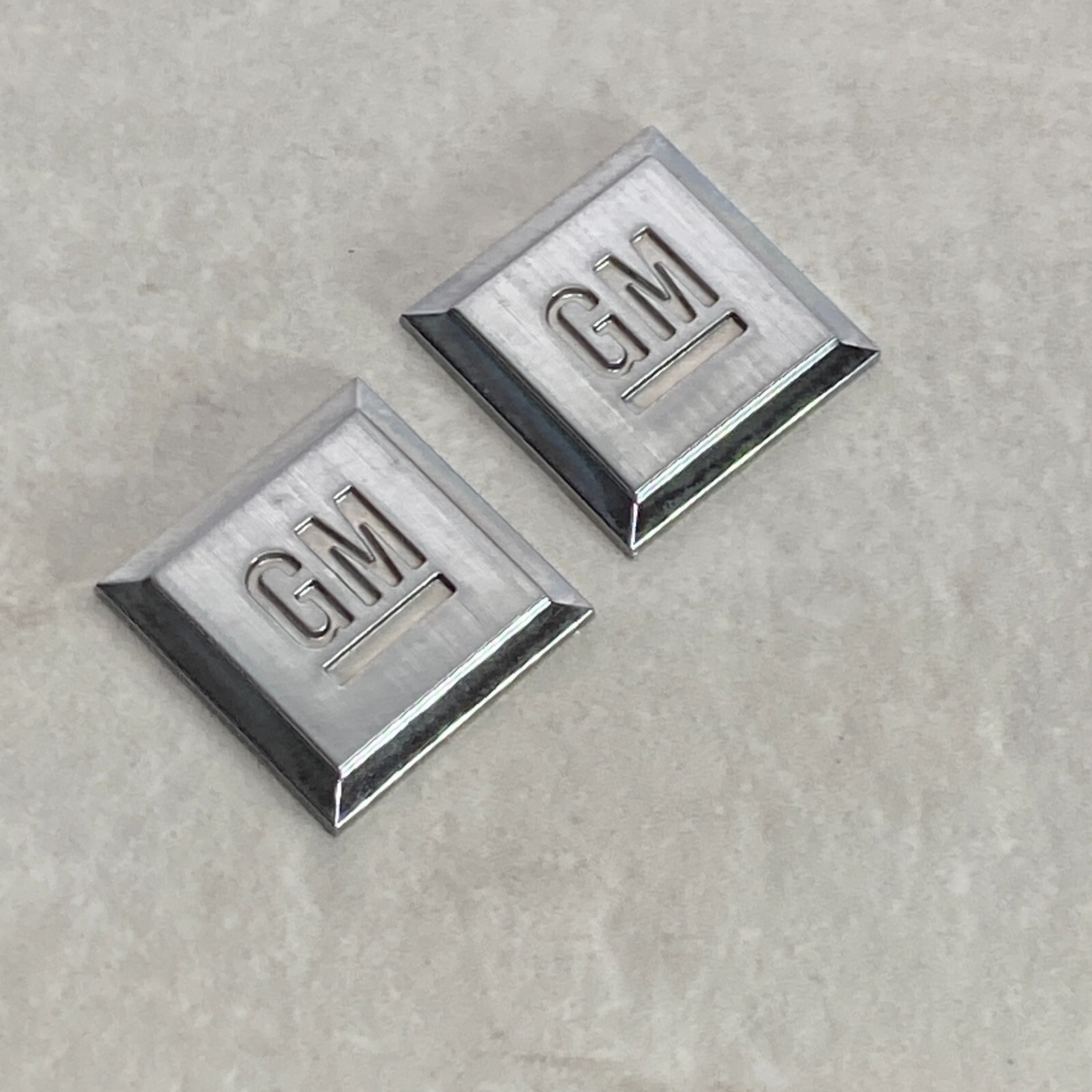 2004-2010 Chevy Cobalt Front Fender Chrome Emblem Badge Driver Passenger Side