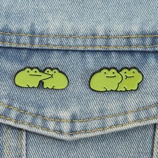 Adorable Frogs Lover Enamel Pins Cartoon Froggy Kiss Brooches Lapel Badges Kawai