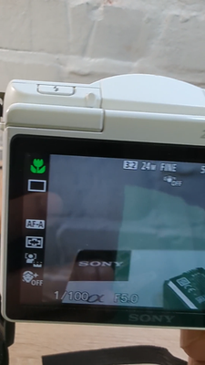 SONY ILCE-5100 24.7MP MIRRORLESS CAMERA - A5100 - White - WiFi