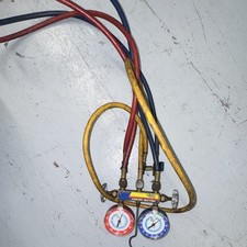 YELLOW JACKET 2-Valve Manifold Gauge Set R-134a Charging PSI w/ 3 Hoses