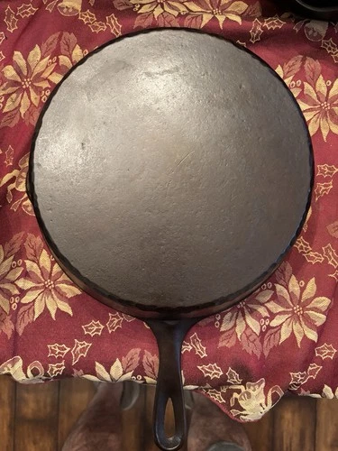 1930's-40's Wagner Hammered Cast Iron Chicken Fryer (Amazing Condition)