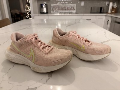 Nike ZoomX Invincible Run Flyknit 2 Sneakers Womens 7.5 Pink Barely Worn