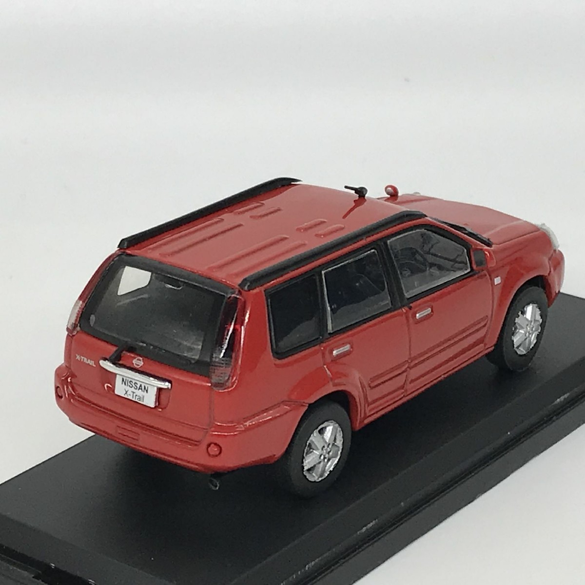 Mini Car Nissan X-Trail 2005 Red 1/43 Scale Box Display