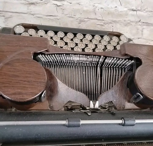 Antique 1920s Royal Portable Typewriter P192737 - Picture 7 of 7