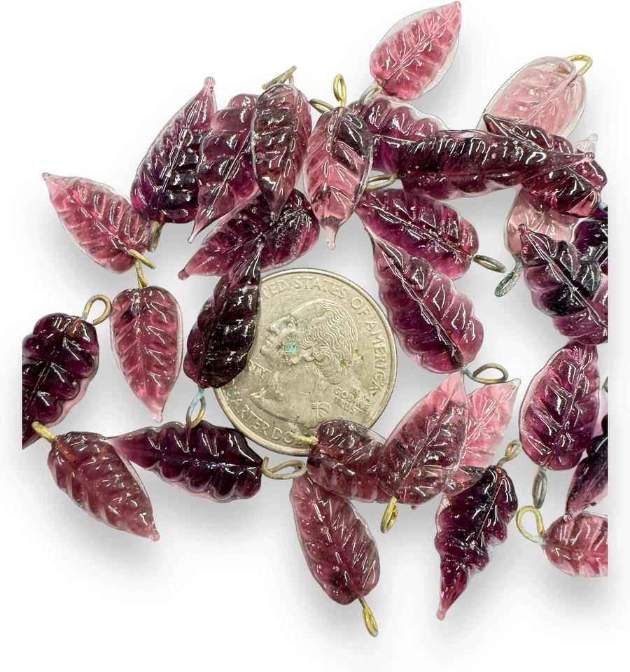 30 dijes colgantes de cuentas vintage de vidrio púrpura oscuro y claro de la India con lazo Foto 2 de 3