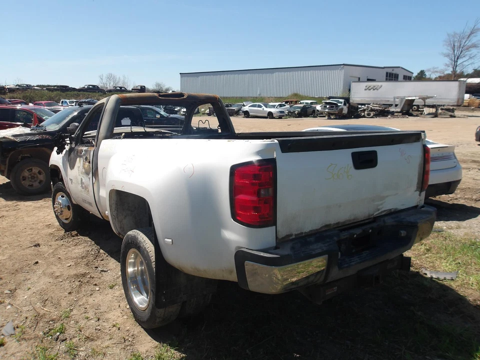 Used Radiator fits: 2008 Gmc Sierra 3500 pickup 6.6L diesel Grade A Foto 3 de 4