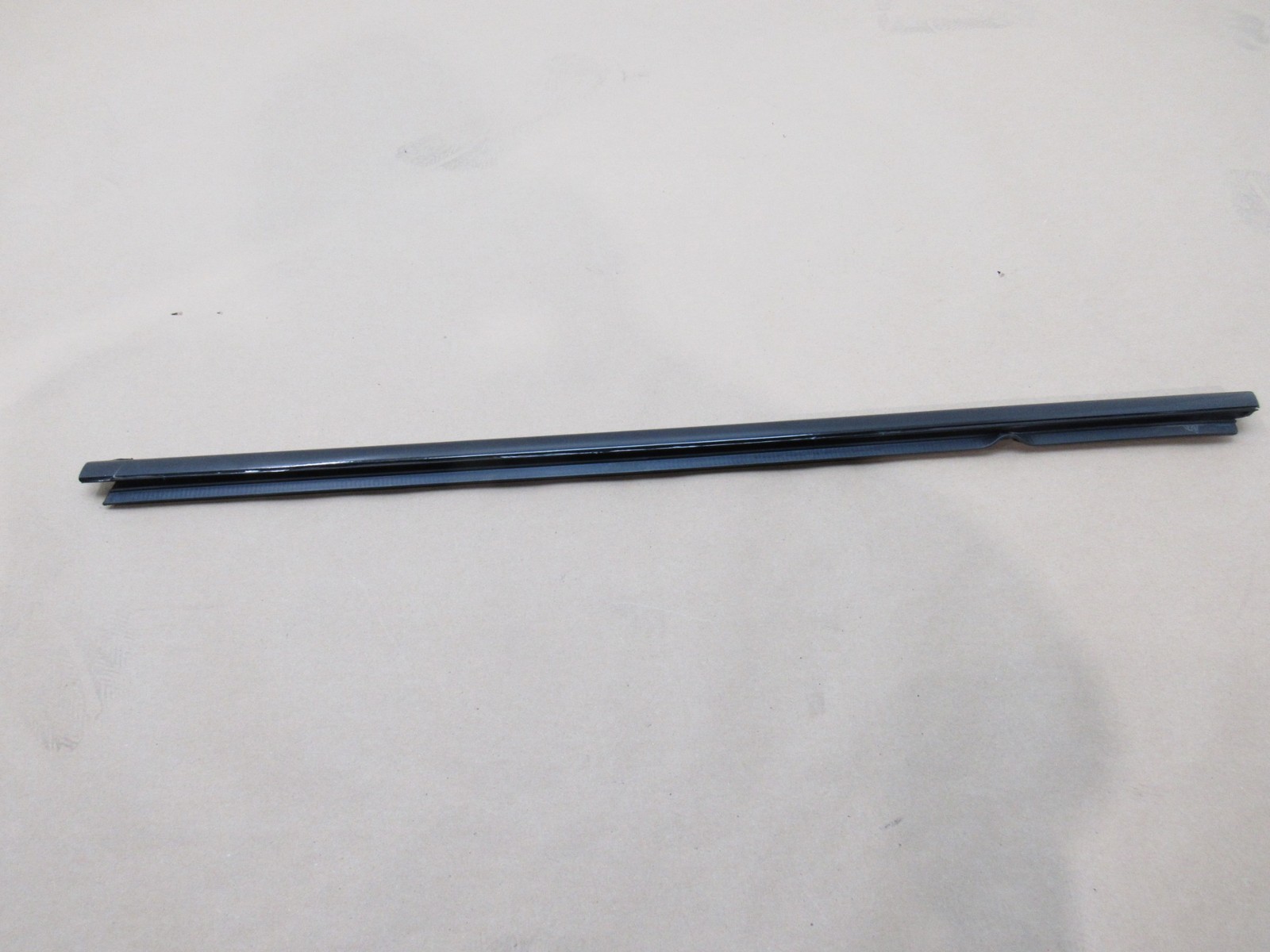 Maserati Levante 2017 Front Left Driver Door Window Belt Molding Trim 16-24 |:Y