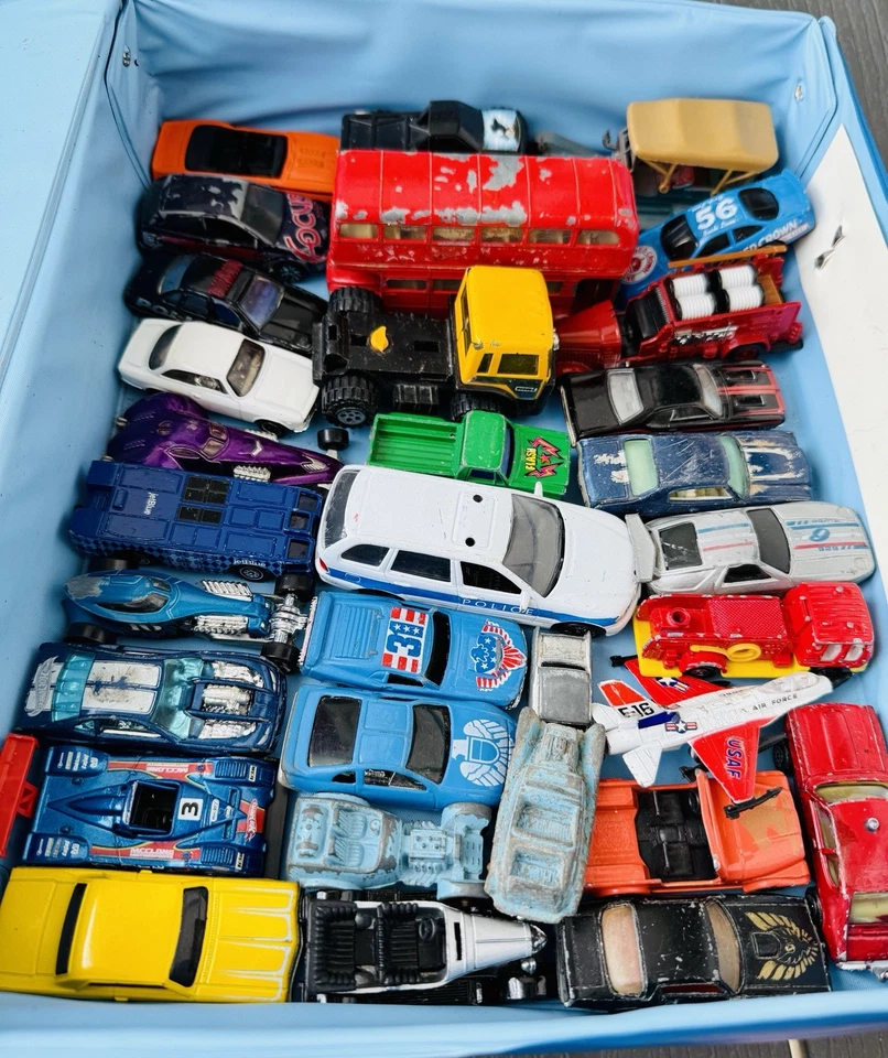 Vintage 1976 MATCHBOX #136 48-Car Capacity Carry Case with Diecast Lot No Trays - Image 3 of 4