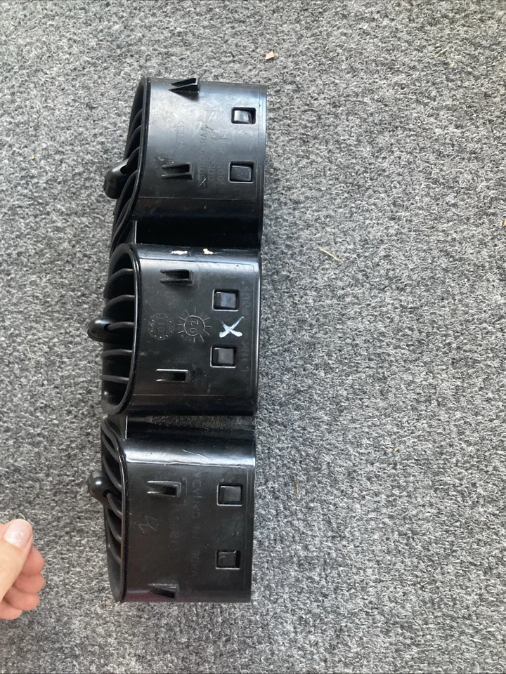 Dodge Grand Caravan 2005/dash vent air vent grill/05009038AA/ - Image 2 of 4