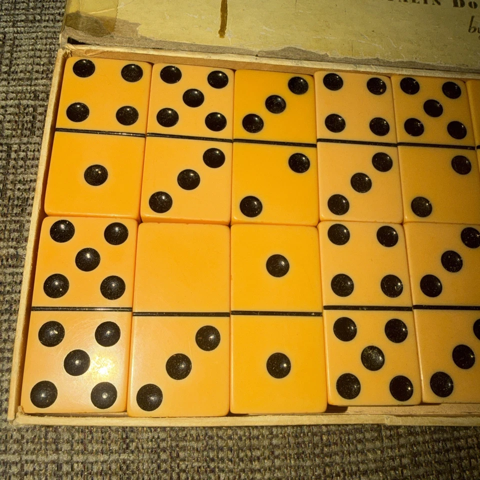 Vintage CATALIN Dominoes by CARDINAL #600 Set 28pc Butterscotch - Image 2 of 4