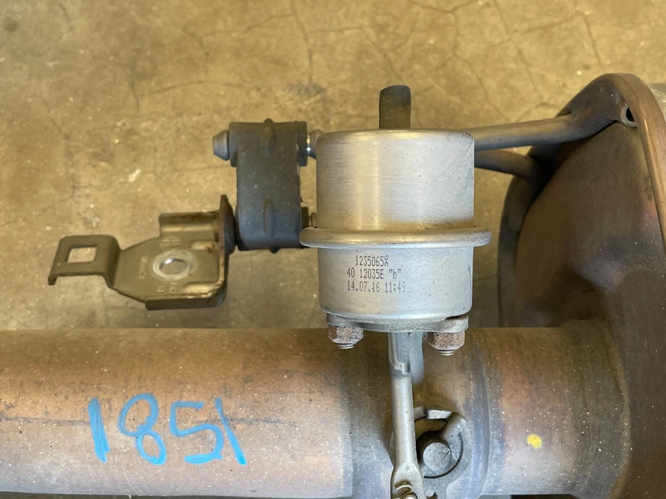 Silenciador de escape traseiro 17-22 Alfa Romeo Giulia Quadrifoglio com ponta 2.9L 1581 fabricante de equipamento original - Imagem 4 de 4