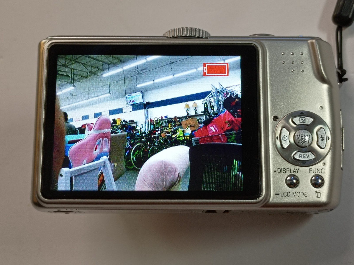 パナソニック　Panasonic LUMIX DMC-TZ3 箱付き #1-56 Panasonic LUMIX DMC-TZ3 7.2MP Digital Camera - Black for sale