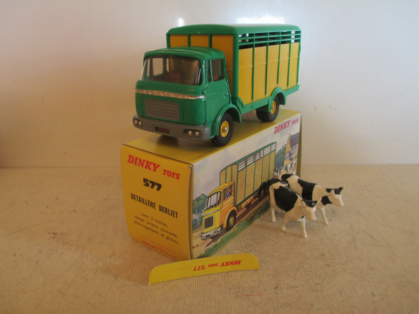 Dinky 577, Berliet Cattle Truck - Free Price Guide & Review