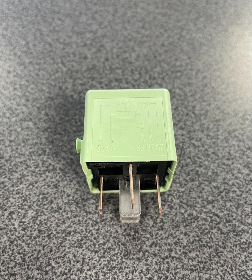 ORIGINAL BMW E61 F01 F07 Air Suspension Compressor Relay