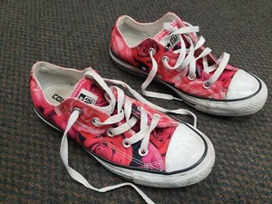 rose print converse