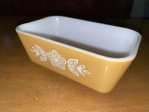 Vintage Pyrex Butterfly Gold 0502 1 1/2 pt  refrigerator Dish no lid 6.75"