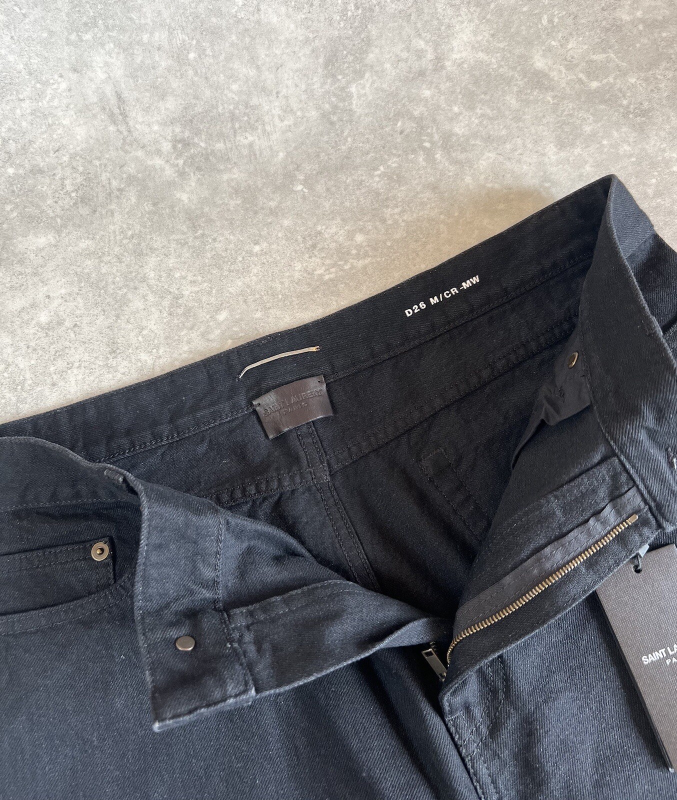 Fit carota Saint Laurent Jeans denim neri tagliati taglia W36 L28 prezzo disponibile £490